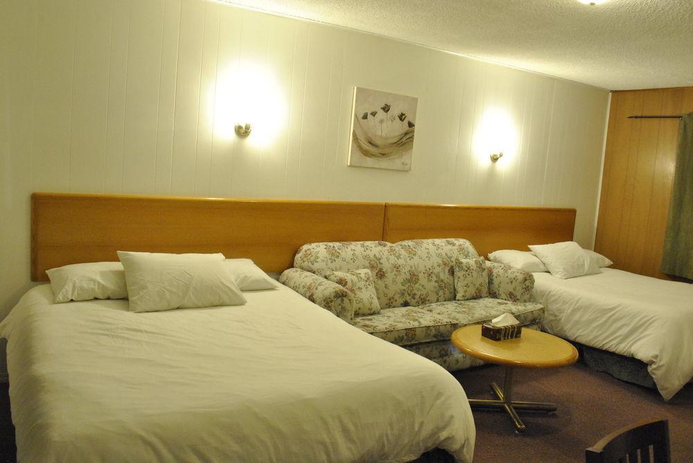 Neepawa Motel エクステリア 写真