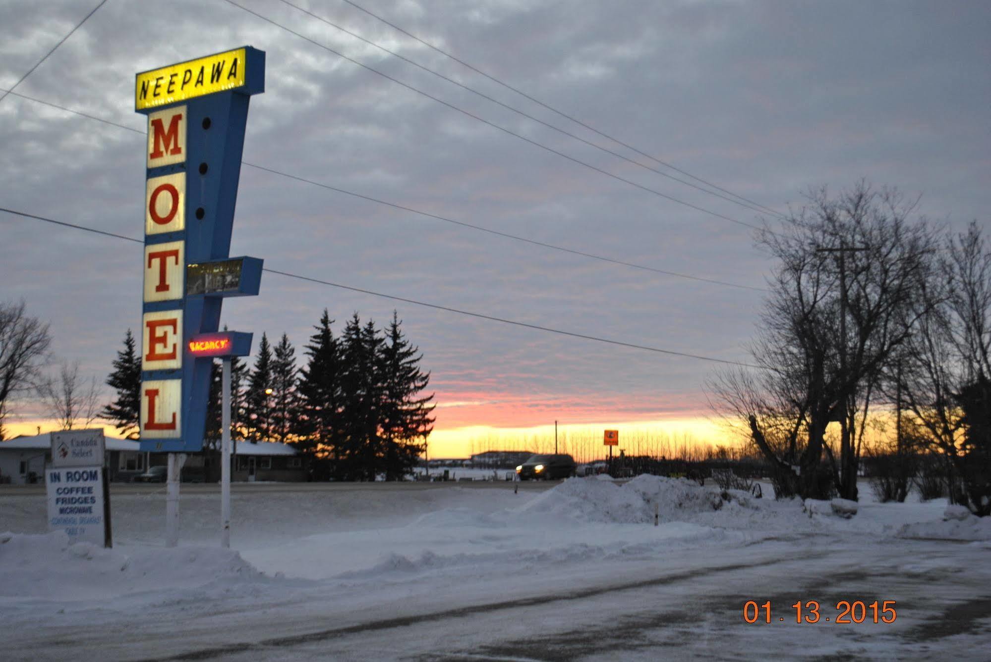 Neepawa Motel エクステリア 写真