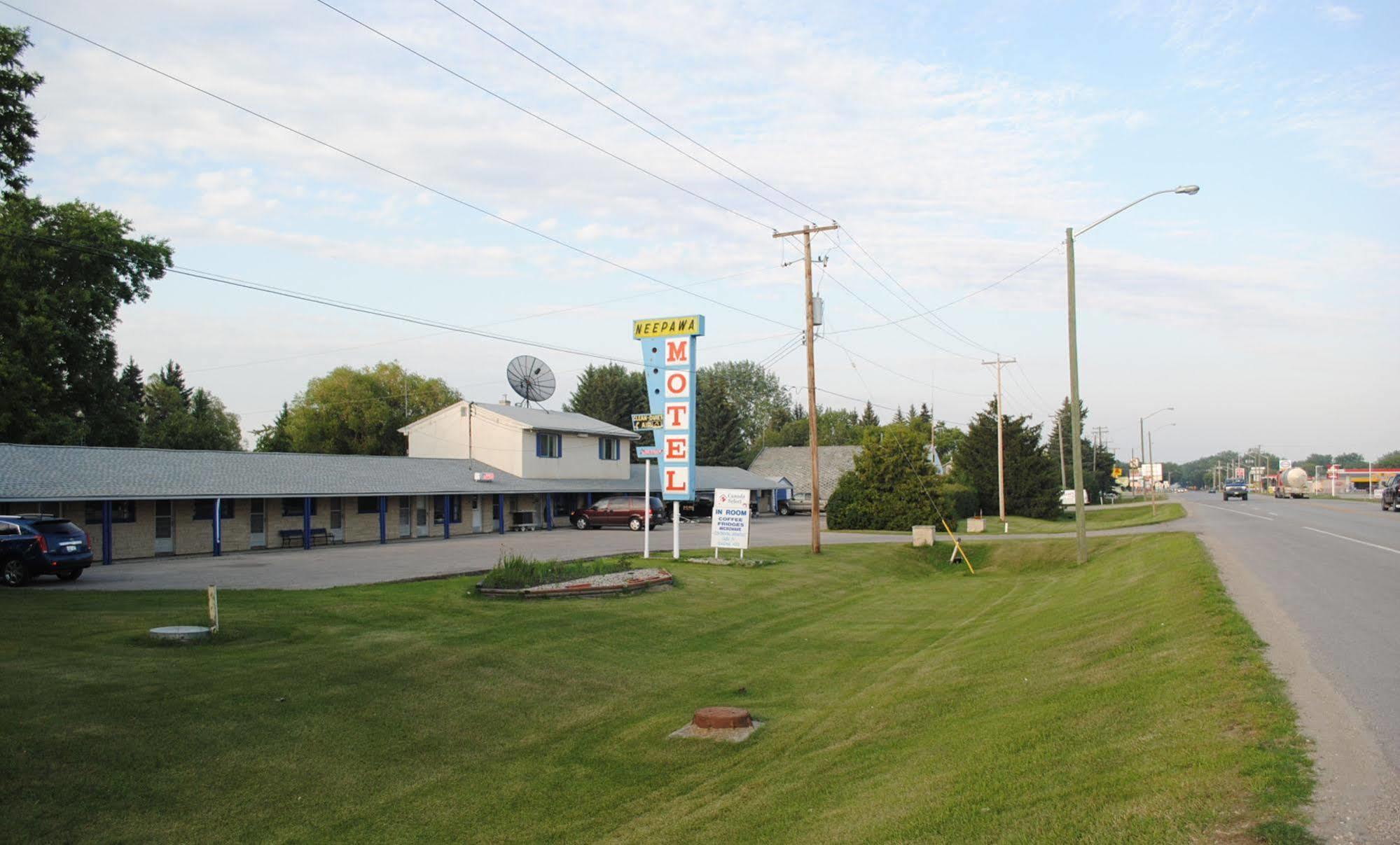 Neepawa Motel エクステリア 写真