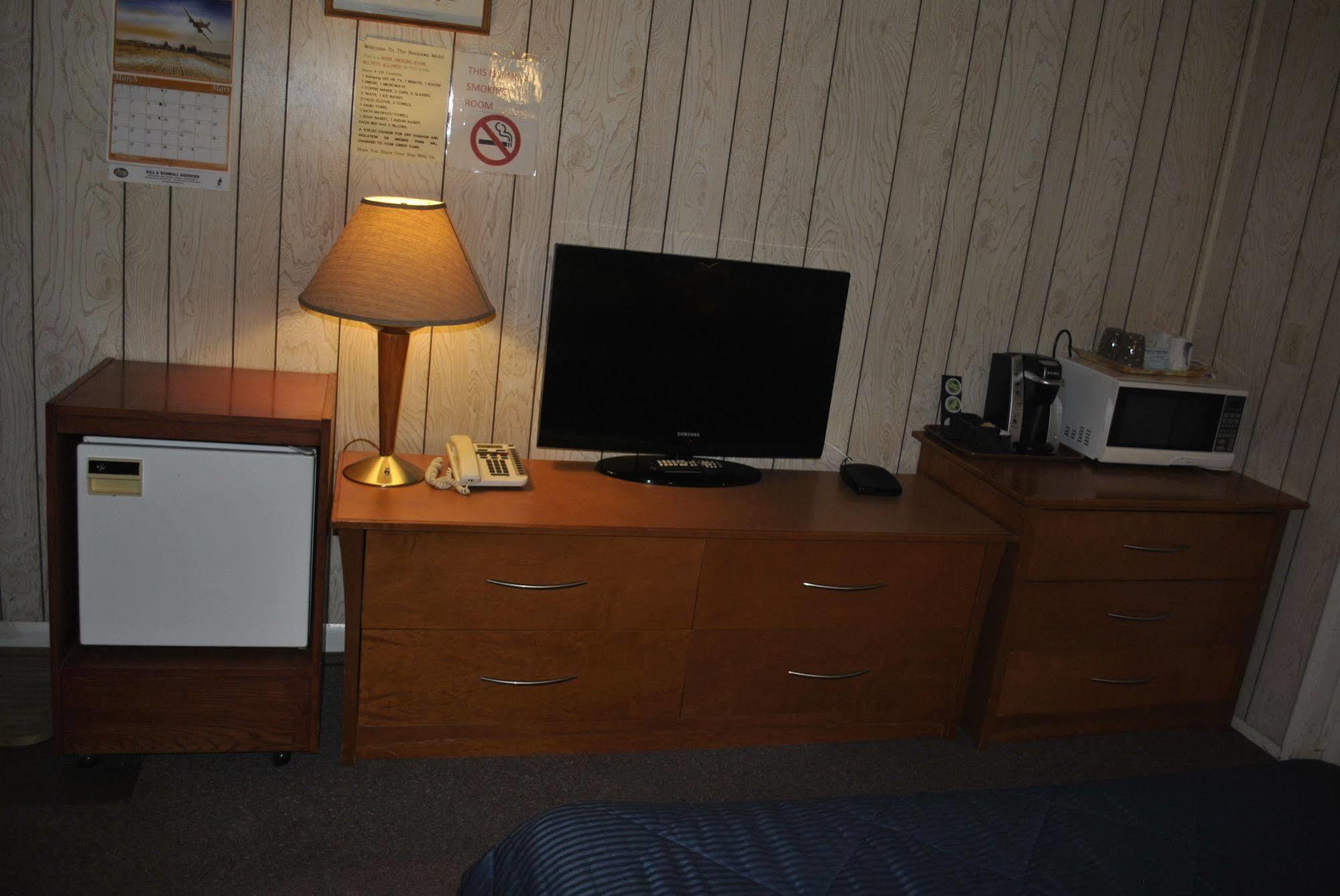 Neepawa Motel エクステリア 写真