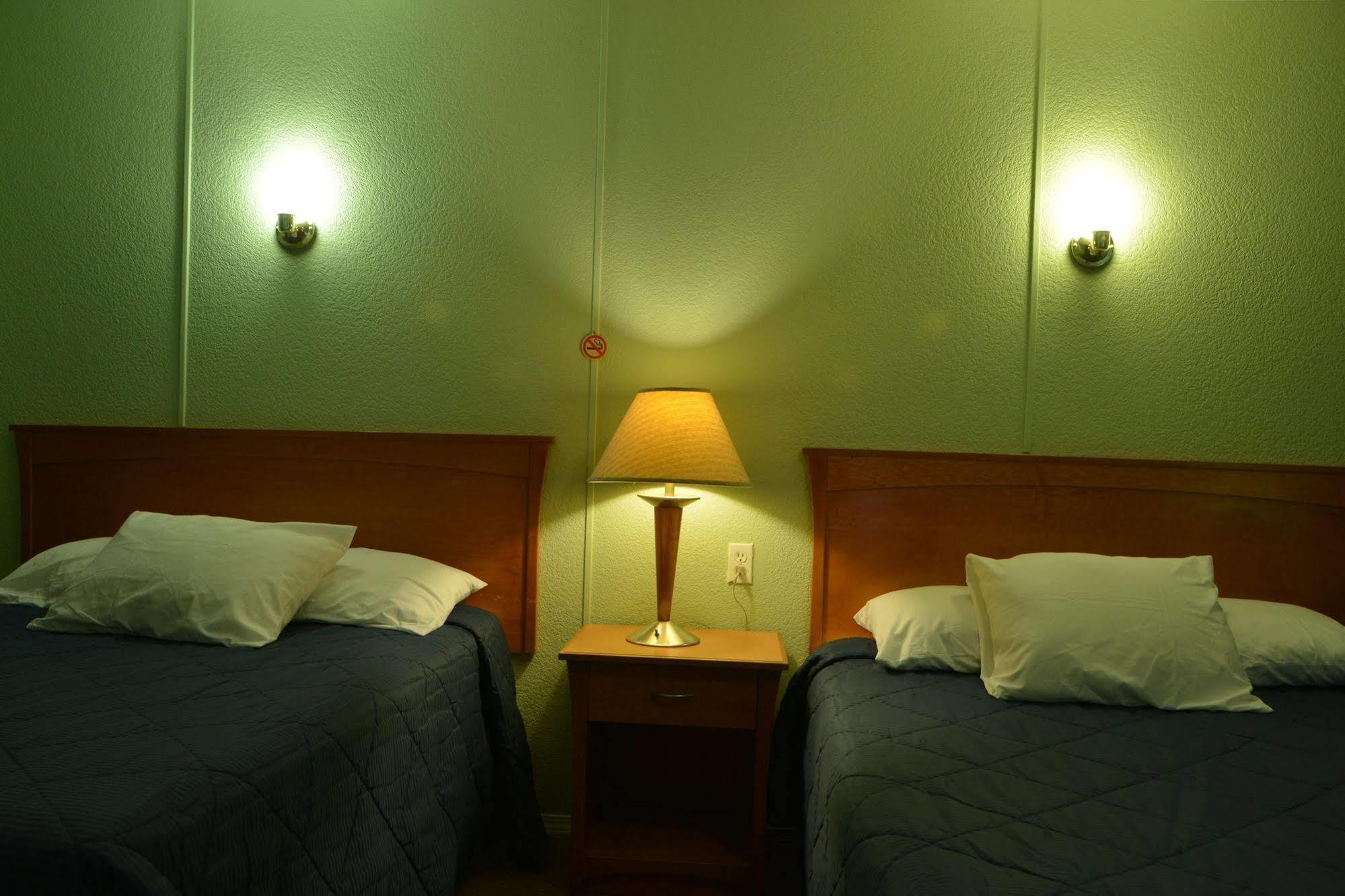 Neepawa Motel エクステリア 写真