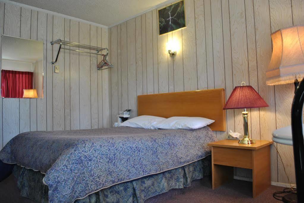 Neepawa Motel エクステリア 写真